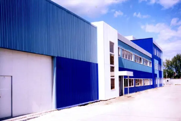 Construction of commercial buildings with SIP panels