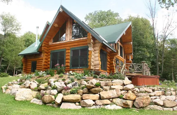 Environmental friendliness and natural material of log houses