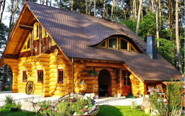 Environmental friendliness and natural material of log houses
