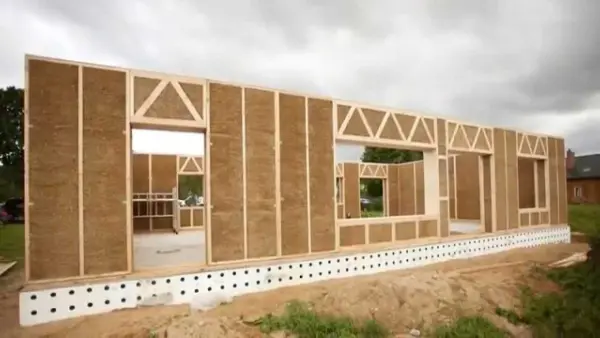 Advantages of Building a Straw House