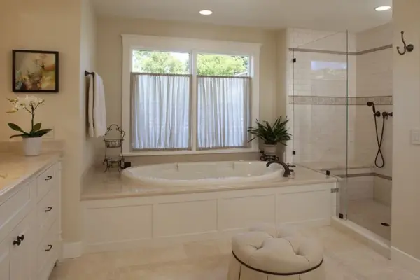 Plastic Windows in the Bathroom: Modern Finishing Options