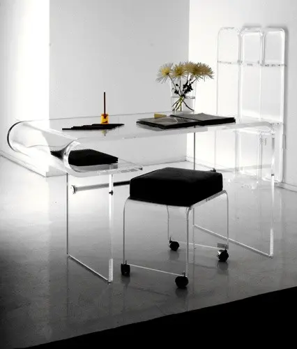 Прозрачная мебель и аксессуары из акрила