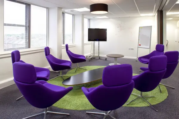 Другой пример переговорной комнаты