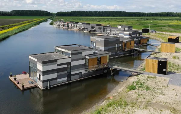 Нідерланди: плавучі самодостатні будинки