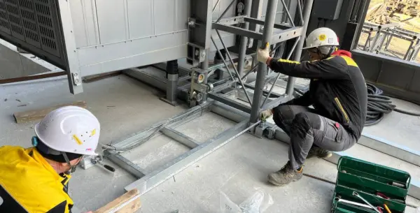 Facade lift maintenance and service