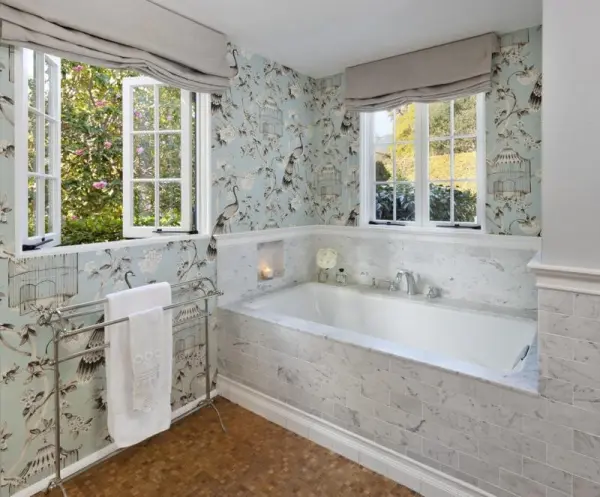 Options for finishing windows in the bathroom