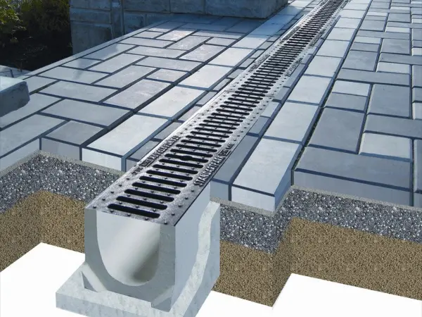 Example of a drainage system with linear trays Example of a drainage system with linear trays