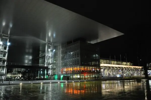 KKL Center over Lake Lucerne - an example of international architects' influence