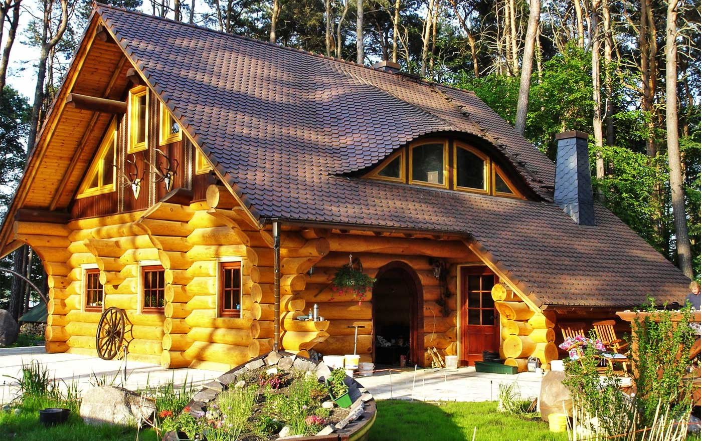 Environmental friendliness and natural material of log houses