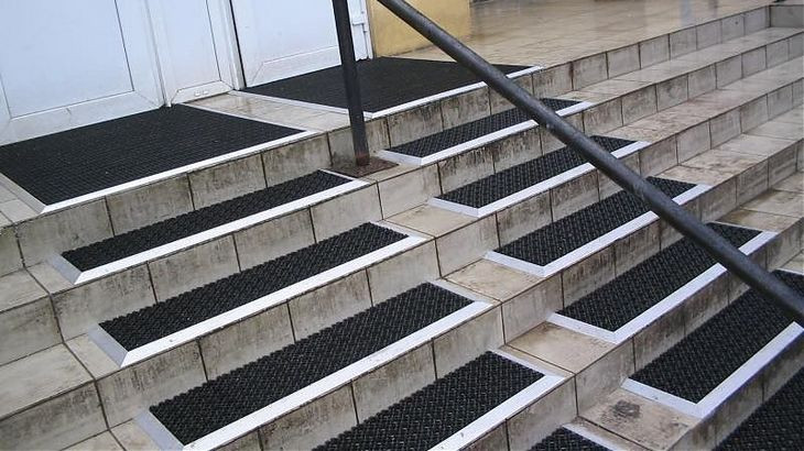 Anti-slip Properties of Tiles for Step Cladding