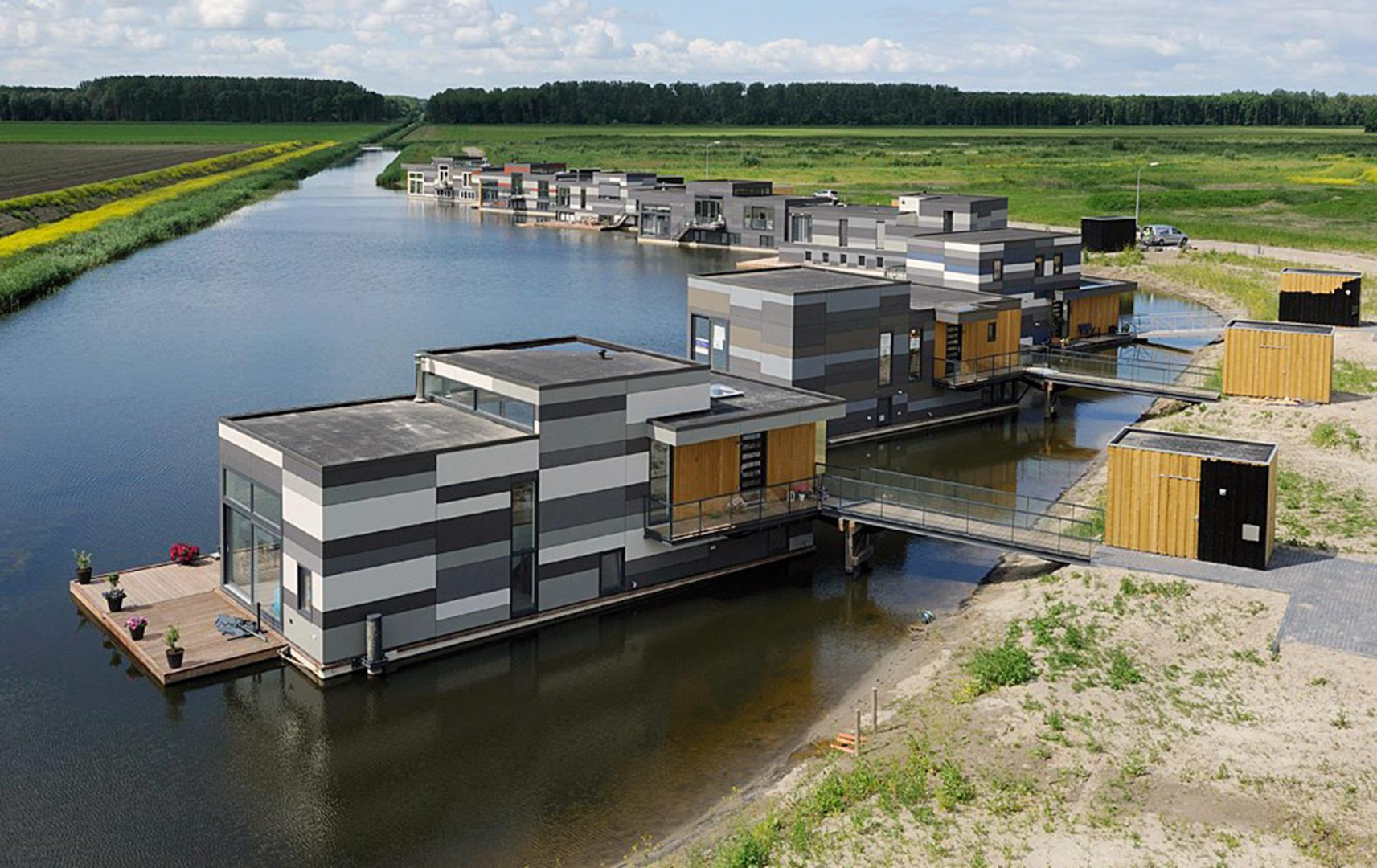 Netherlands: Floating Self-Sufficient Houses