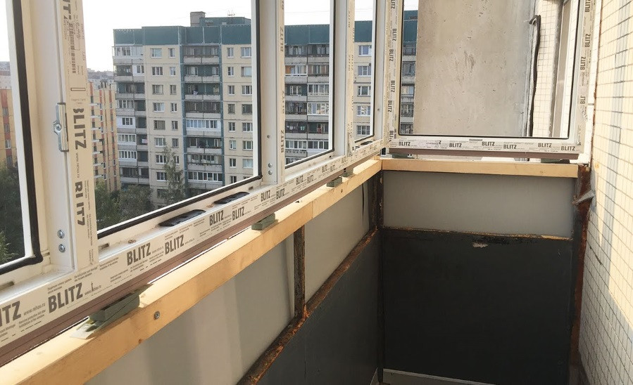 Установка стеклопакетов на балконе